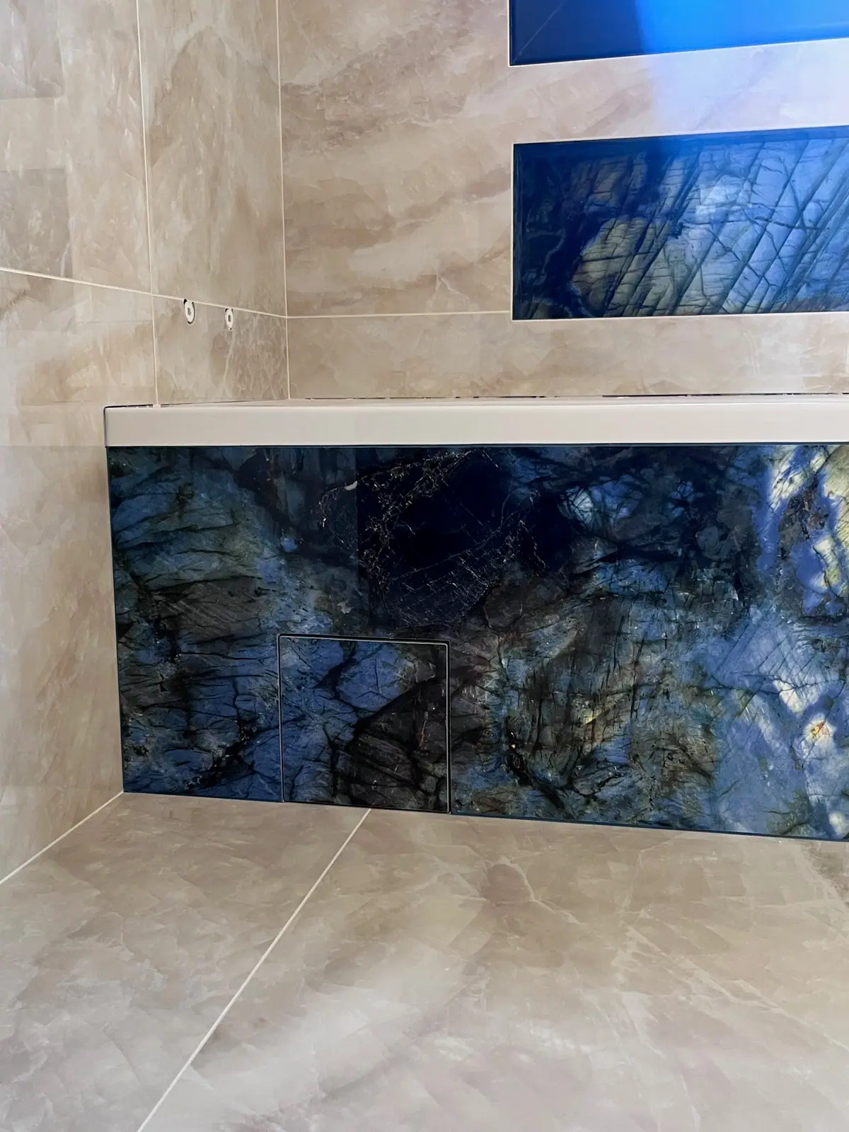 Tablier de baignoire en plaques effet labradorite