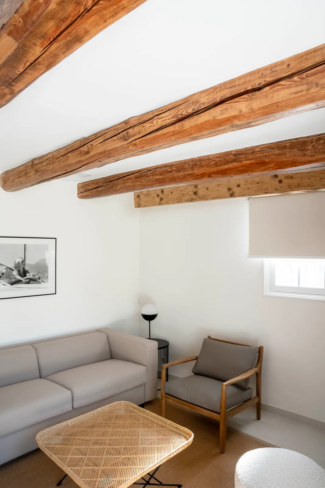 Salon sous poutres apparentes